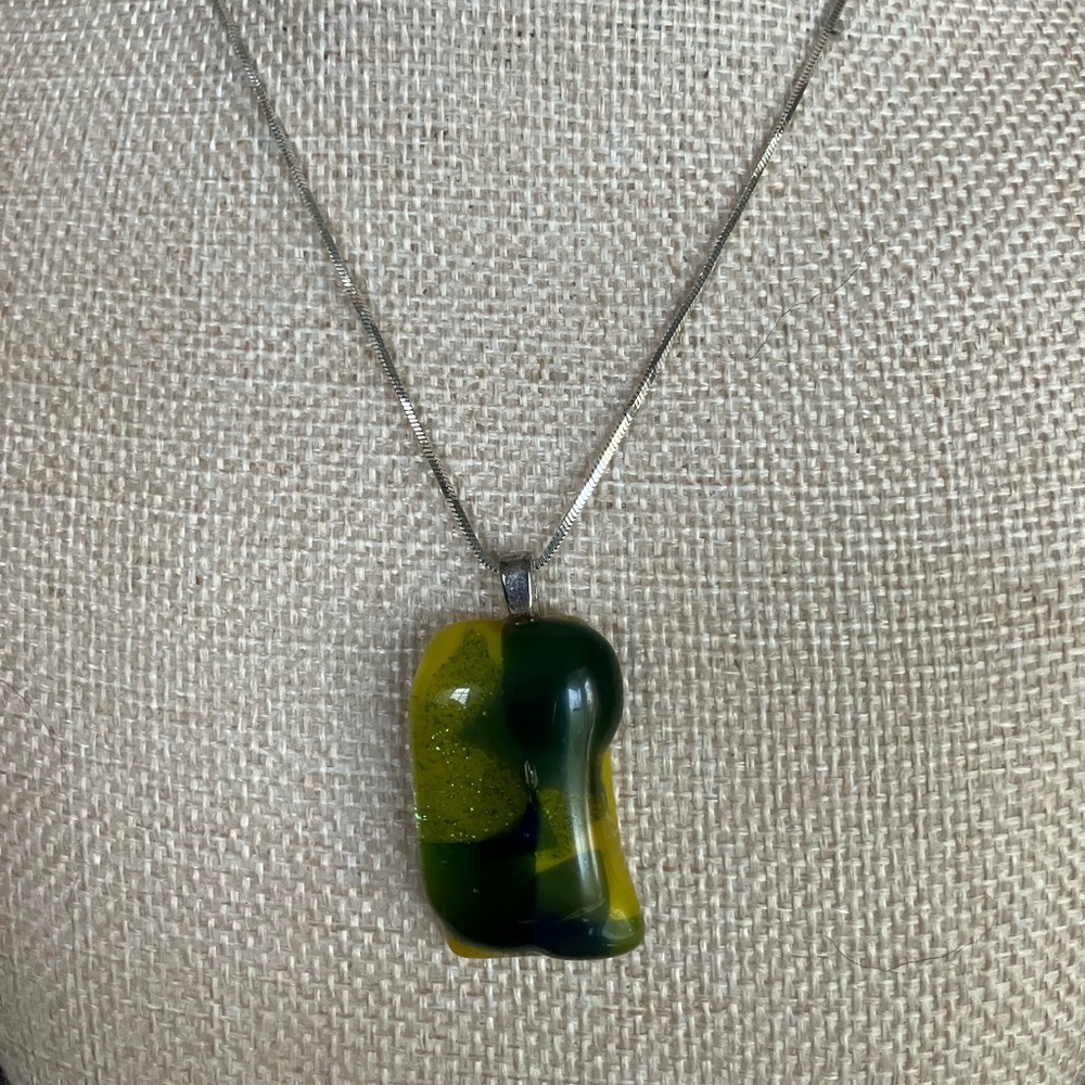 Sterling stamped 925 Italy Handmade Green and Yellow Glass Pendant Necklace - Picture 4 of 6
